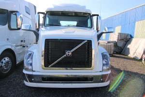 2017 Volvo Truck Tandem Axle Daycab VN300