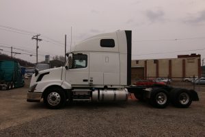 2012 Volvo VNL64T670 - Side View