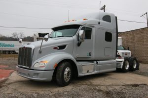 2013 Peterbilt 587 Driver Side View